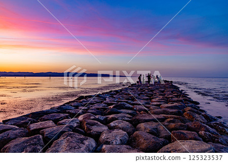 Evening view of Amaharashi Coast, Toyama Prefecture 125323537