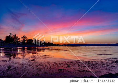 Evening view of Amaharashi Coast, Toyama Prefecture 125323538