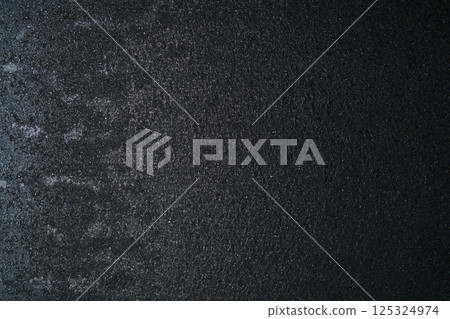 Black ceramic plate 125324974