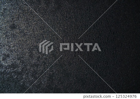 Black ceramic plate 125324976