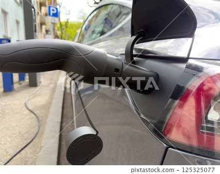 Modern city infrastructure supports electric vehicles with public charging points, highlighting innovation in urban transport and the rise of intelligent energy networks 125325077