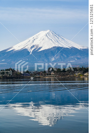 Lake Kawaguchi and Mount Fuji in Yamanashi Prefecture Lake Kawaguchi and Mount Fuji in Yamanashi Prefecture 125325681