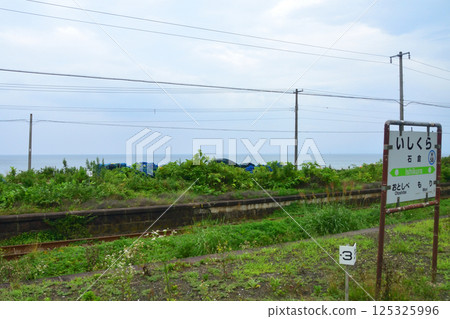 JR北海道函館本線森站至八雲站的本地火車車窗景色(2023年夏季多雲) JR北海道函館本線森站至八雲站的本地火車車窗景色(2023年夏季多雲) 125325996