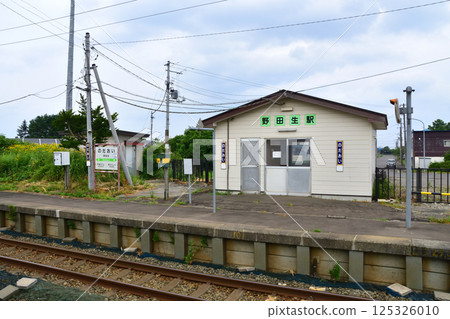 JR北海道函館本線森站至八雲站的本地火車車窗景色（2023年夏季多雲） 125326010