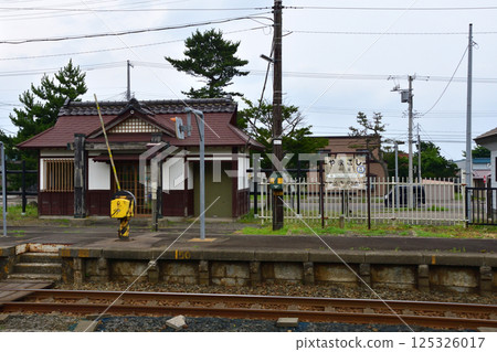JR Hokkaido, Hakodate Main Line, local train window view from Mori Station to Yakumo Station (cloudy sky in summer 2023) 125326017