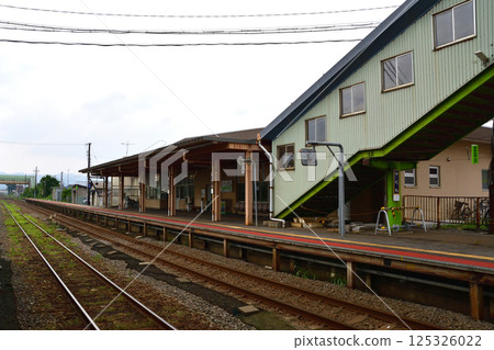 JR Hokkaido, Hakodate Main Line, local train window view from Mori Station to Yakumo Station (cloudy sky in summer 2023) 125326022