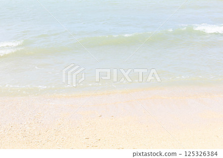 白色沙子海灘和藍色海 125326384
