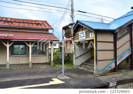 JR Hokkaido, Hakodate Main Line, local train window view from Yakumo Station to Oshamanbe Station (cloudy sky in summer 2023) 125326603