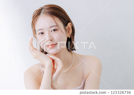 年輕女性的美麗形象 125326736