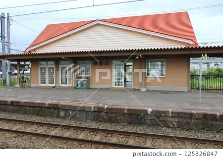JR Hokkaido, Hakodate Main Line, local train window view from Hakodate Station to Onuma Station (cloudy sky in summer 2023) 125326847