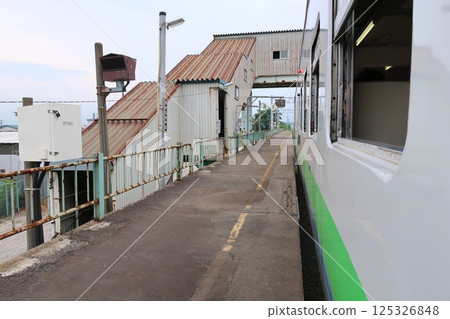 JR Hokkaido, Hakodate Main Line, local train window view from Hakodate Station to Onuma Station (cloudy sky in summer 2023) 125326848
