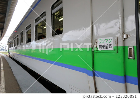 JR Hokkaido, Hakodate Main Line, local train window view from Hakodate Station to Onuma Station (cloudy sky in summer 2023) 125326851