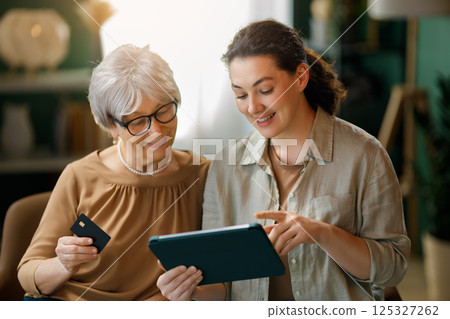 women are using laptop for online shopping women are using laptop for online shopping 125327262