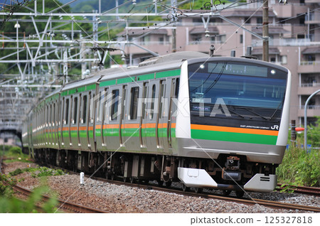 東海道本線 真鶴 JR東日本 E233系 3000系列 E03次列車(神津) 東海道本線 真鶴 JR東日本 E233系 3000系列 E03次列車(神津) 125327818