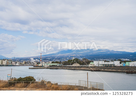 富士市(靜岡縣)富士之國田子浦港公園的景色 富士市(靜岡縣)富士之國田子浦港公園的景色 125328273