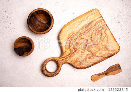 Set of wooden kitchen utensils 125328845