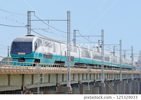 Tokaido Line Chigasaki-Hiratsuka JR East 251 series RE-3 train (Omiya) Super View Odoriko Tokaido Line Chigasaki-Hiratsuka JR East 251 series RE-3 train (Omiya) Super View Odoriko 125329033