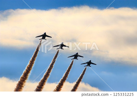 This technology protects the skies of Japan... Blue Impulse displays beautiful formation flight This technology protects the skies of Japan... Blue Impulse displays beautiful formation flight 125331225