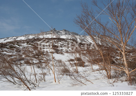 April scenery seen from the snow-covered hiking trail at Mount Nasu in Tochigi Prefecture April scenery seen from the snow-covered hiking trail at Mount Nasu in Tochigi Prefecture 125333827