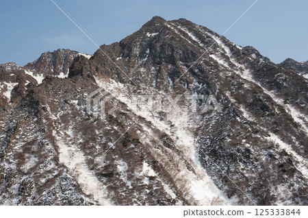 April scenery seen from the snow-covered hiking trail at Mount Nasu in Tochigi Prefecture 125333844