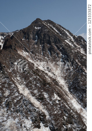 April scenery seen from the snow-covered hiking trail at Mount Nasu in Tochigi Prefecture 125333872