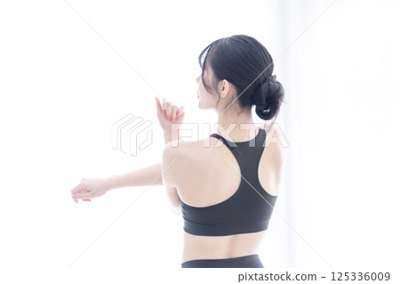 A beautiful view of a woman putting a tray on a white background A beautiful view of a woman putting a tray on a white background 125336009