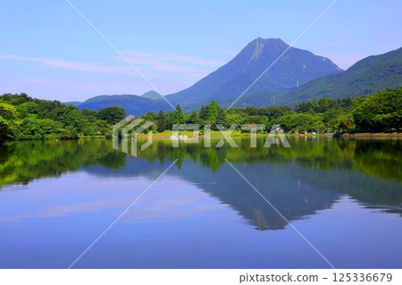 Mount Yufu in early summer (Lake Shidaka, Beppu City) Mount Yufu in early summer (Lake Shidaka, Beppu City) 125336679