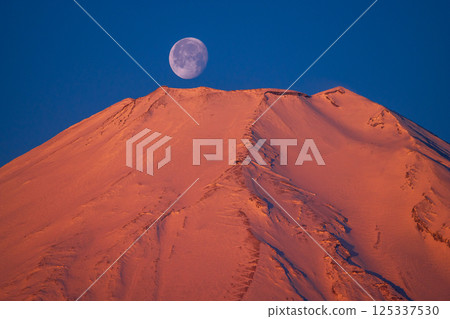 Red Fuji and the moon seen from Oshino Village 125337530