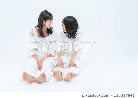 Portrait of close sisters 125337641