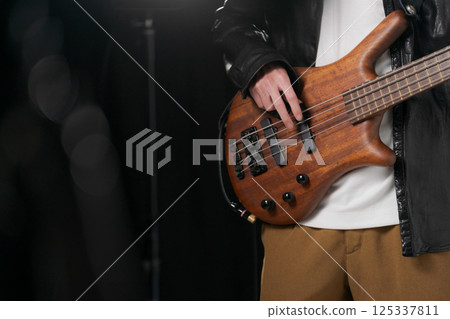 Musicians playing instruments Musicians playing instruments 125337811