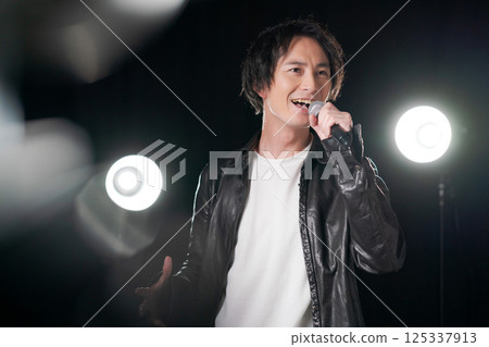 音樂家唱一首歌 音樂家唱一首歌 125337913