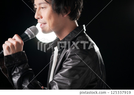 音樂家唱一首歌 125337919