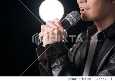 音樂家唱一首歌 125337921