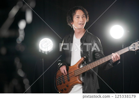 Musicians playing instruments Musicians playing instruments 125338179