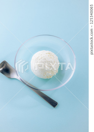 Delicious ice cream 125340065