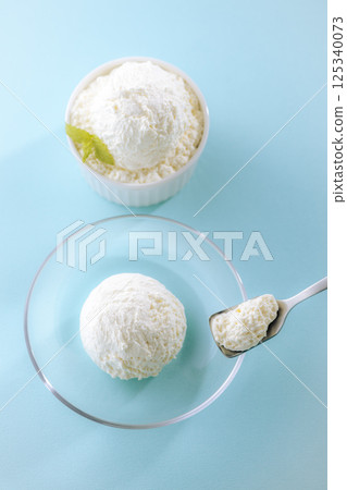 Delicious ice cream 125340073