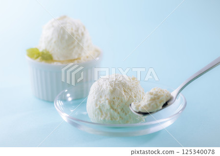 Delicious ice cream 125340078