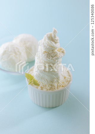 Delicious ice cream 125340086