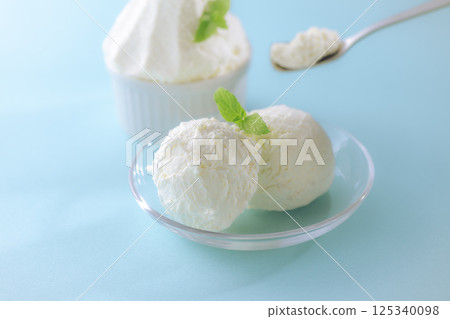 美味的冰淇淋 美味的冰淇淋 125340098