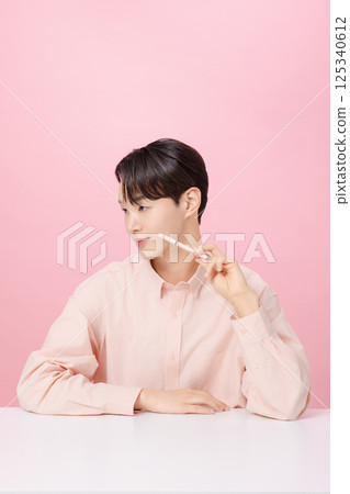 Portrait of a young man posing with his eyebrows 125340612