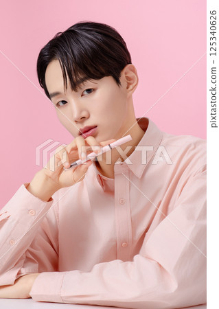 Portrait of a young man posing with his eyebrows 125340626