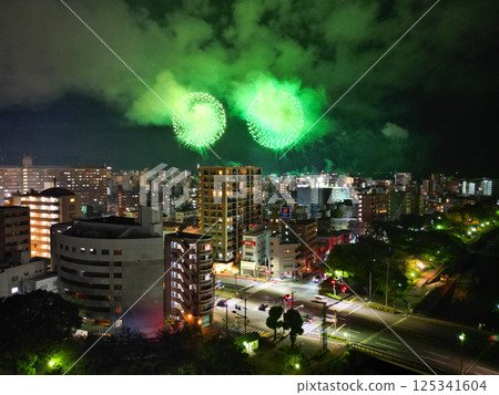 Aerial view of the night view of the Kagoshima Kinko Bay Summer Night Fireworks Festival 125341604