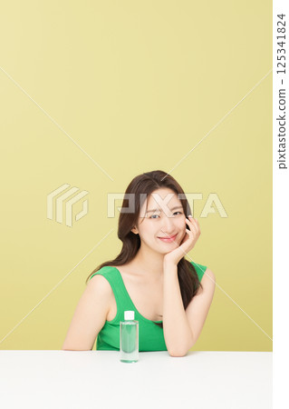 A pretty woman holding eco-friendly basic cosmetics A pretty woman holding eco-friendly basic cosmetics 125341824