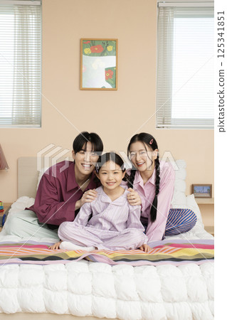 A family coloring together A family coloring together 125341851