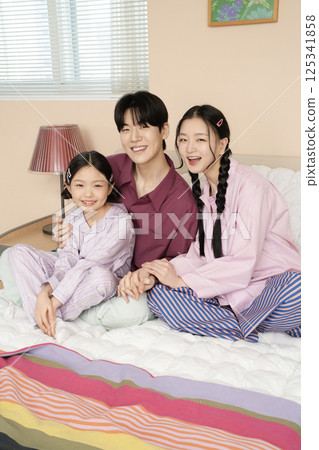 A family coloring together 125341858