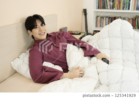 A family traveling together 125341929