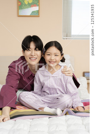 A family playing an LP A family playing an LP 125341935