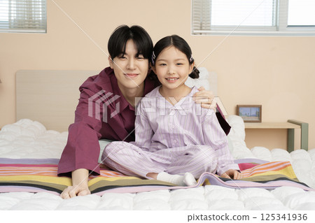 A family playing an LP A family playing an LP 125341936