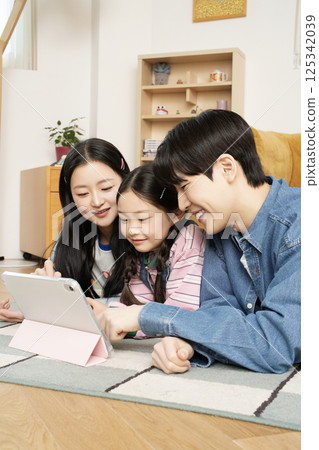 A family sitting quietly on a bed 125342039
