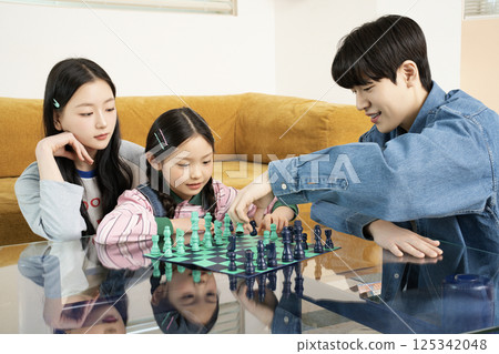 Portrait of a family lying in bed Portrait of a family lying in bed 125342048